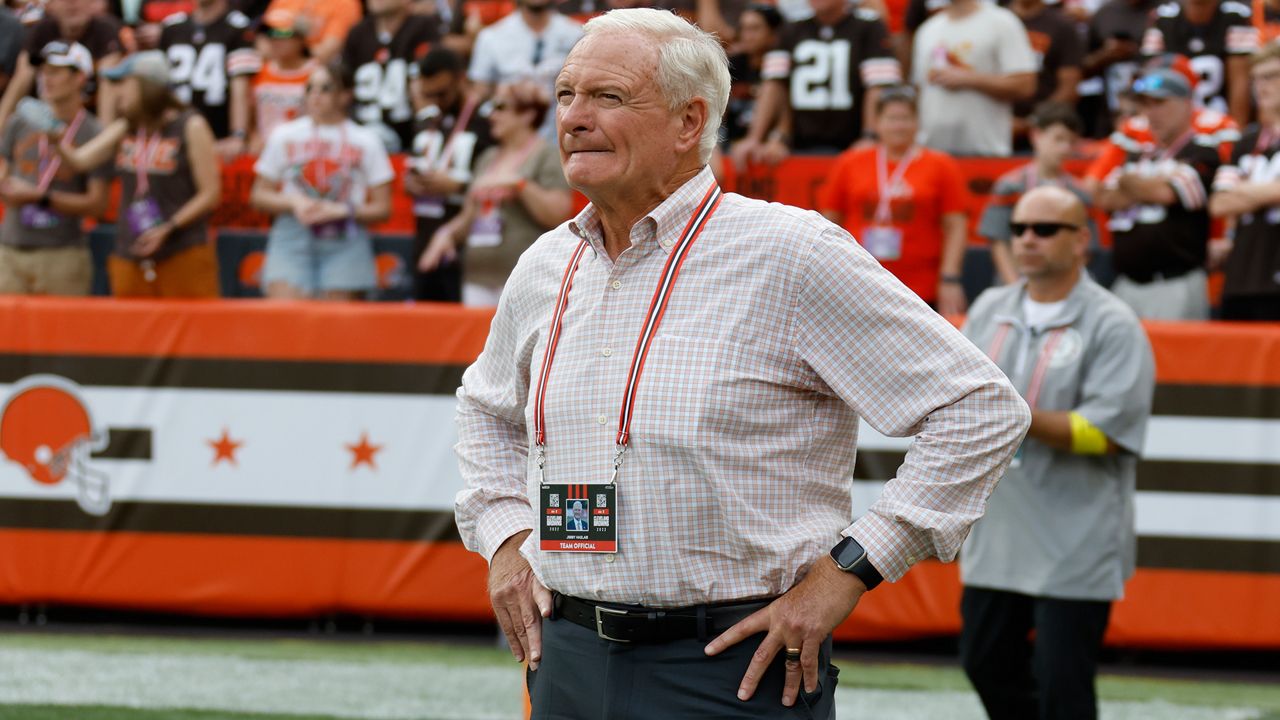 Cleveland Browns Owners Agree to Buy a Share of the N.B.A.'s Bucks - The  New York Times