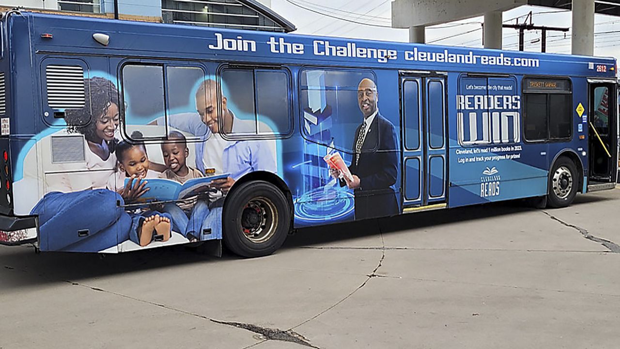 Cleveland organizations pass out free books