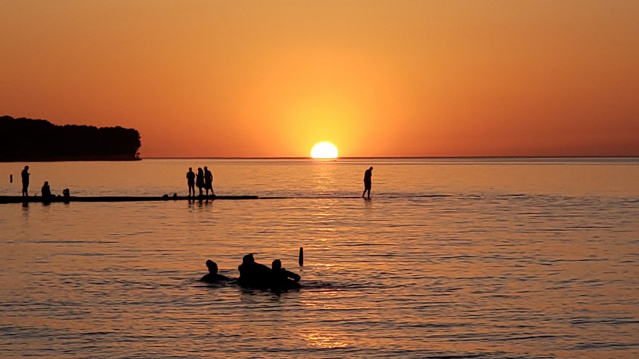 The sun sets over Lake Erie at Huntington Reservation. (Spectrum News 1/Lydia Taylor)