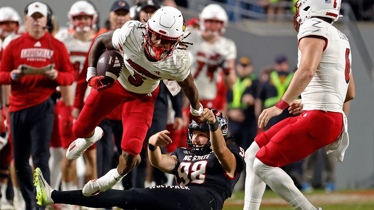 Louisville Cardinals - 2 days, 2 Top 15 wins for University of