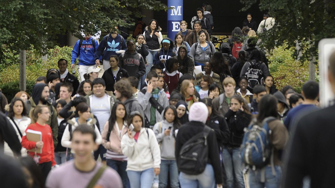 Students walk on campus at the University of Illinois at Chicago. (AP Photo/Paul Beaty, file)