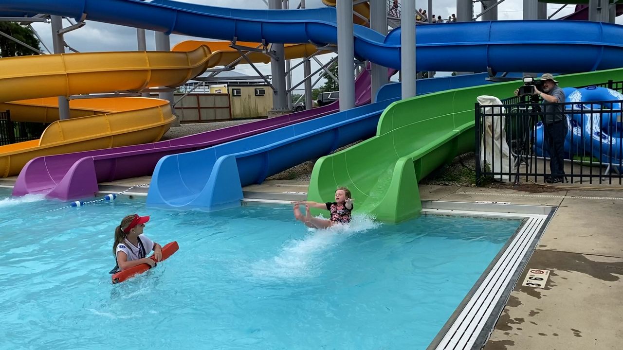 Coney Island attempts to set water slide world record, image size:1280x720