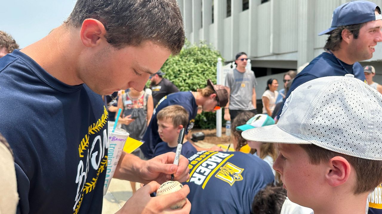 ‘Ready to go’ Murray State Racers Leave for Omaha