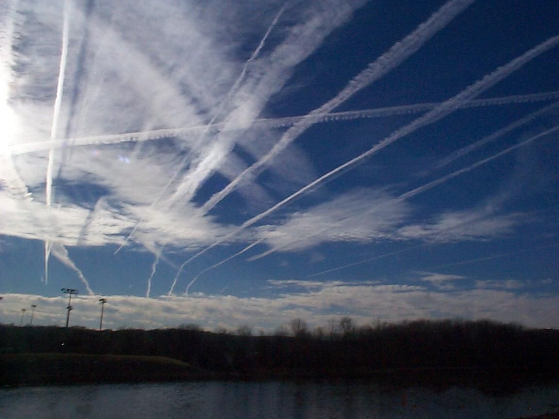 The science behind contrails - Orlando Lanes