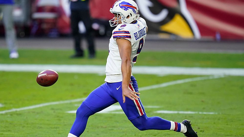 Foxborough, Massachusetts, USA. 21st Dec, 2019. Buffalo Bills punter Corey  Bojorquez (9) warms up before the NFL football game between the Buffalo  Bills and the New England Patriots at Gillette Stadium, in