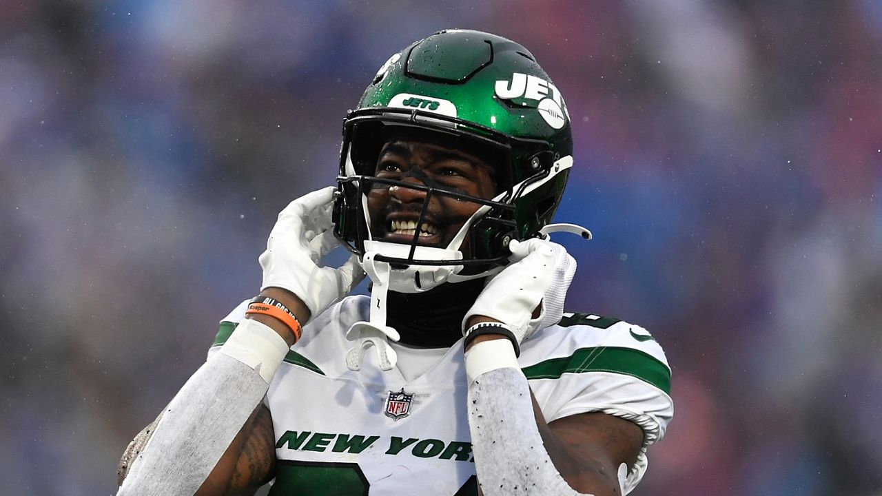 Corey Davis of Jets says he is stepping away from football