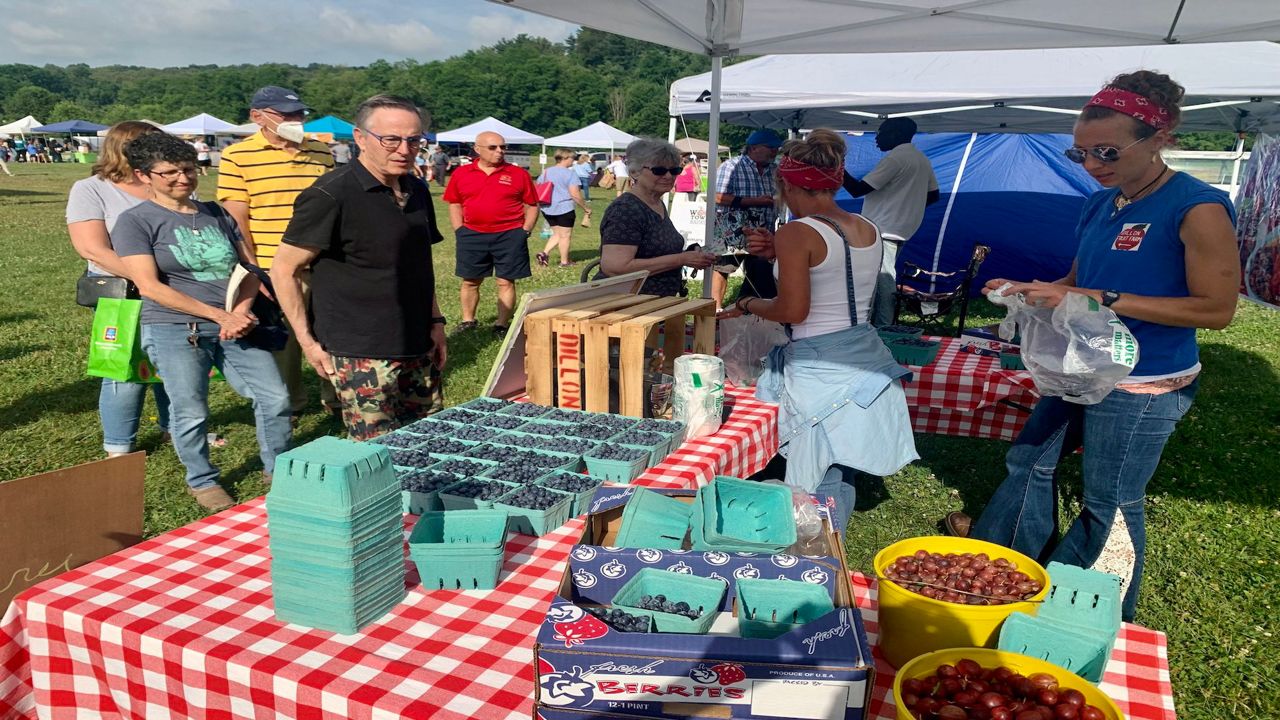 Countryside launched its first farmers market in 2004 at Howe Meadow in the Cuyahoga Valley National Park. 