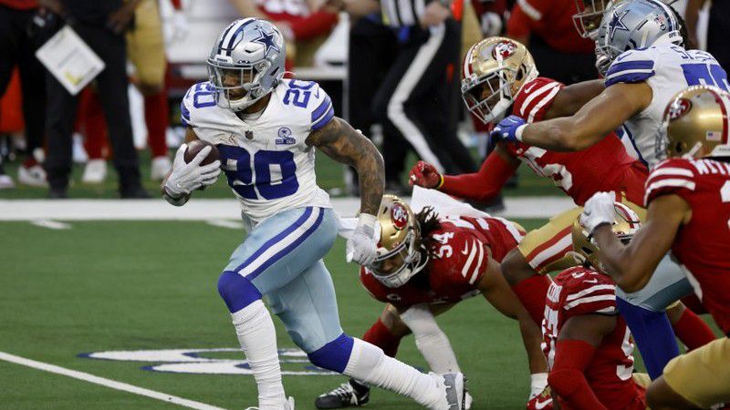 A detail of Dallas Cowboys running back Tony Pollard (20)'s helmet