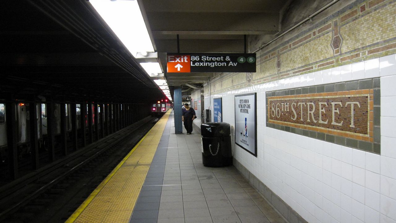86th St. and Lexington Ave. subway platform