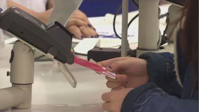 A credit card being inserted into a payment machine. (Spectrum News file image)