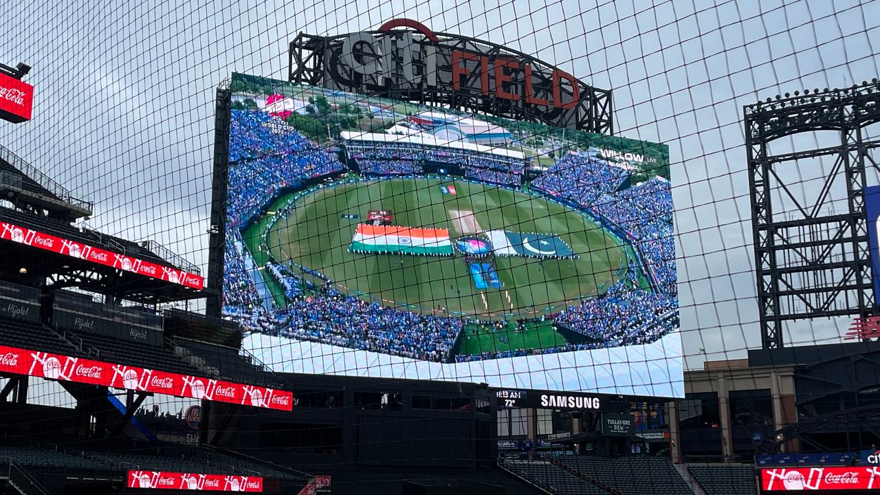 Le cricket en Amérique: L’Inde et le Pakistan s’affrontent lors de la Coupe du Monde de Cricket à guichets fermés à Long Island