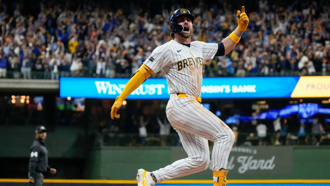 Mitchell hits tiebreaking HR in the 8th to help Brewers rally past Mets 5-3