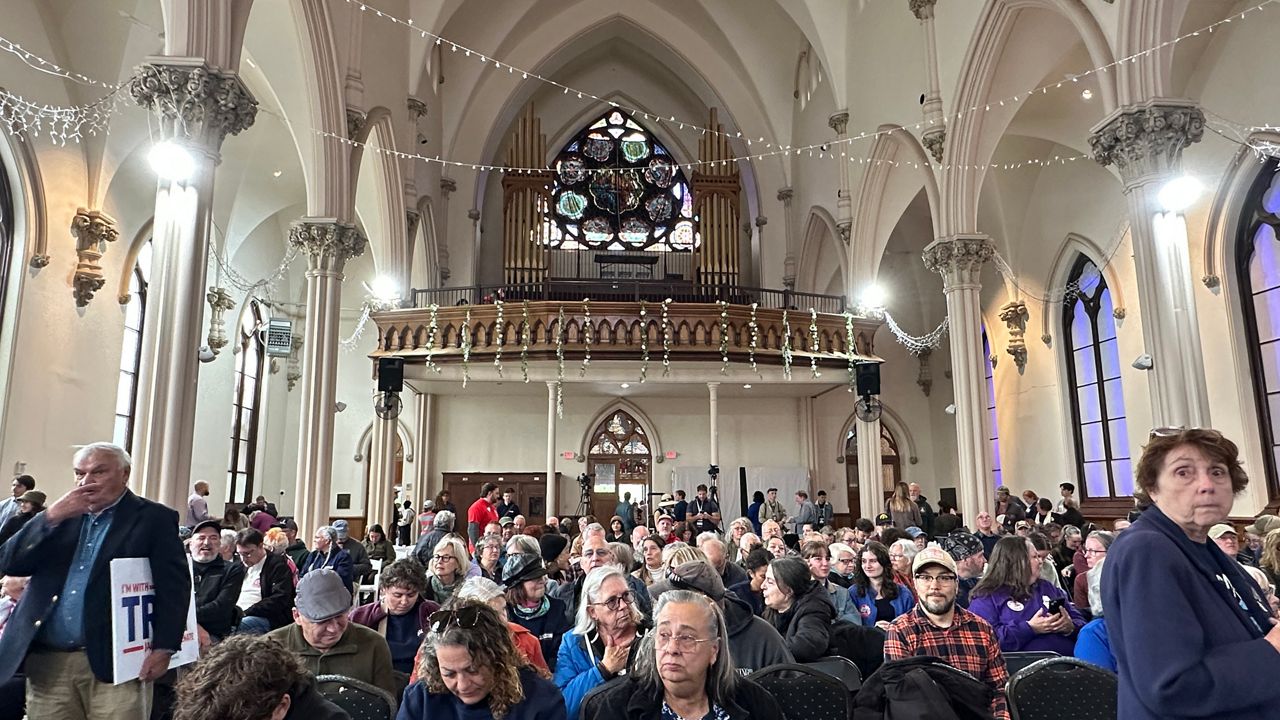 The crowd awaits the start of the Troy Jackson rally featuring Sen. Bernie Sanders. (Spectrum News/Susan Cover)