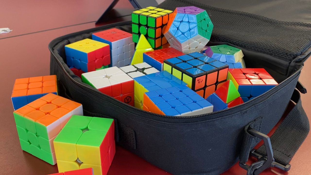 How to compete at a speedcubing competition 