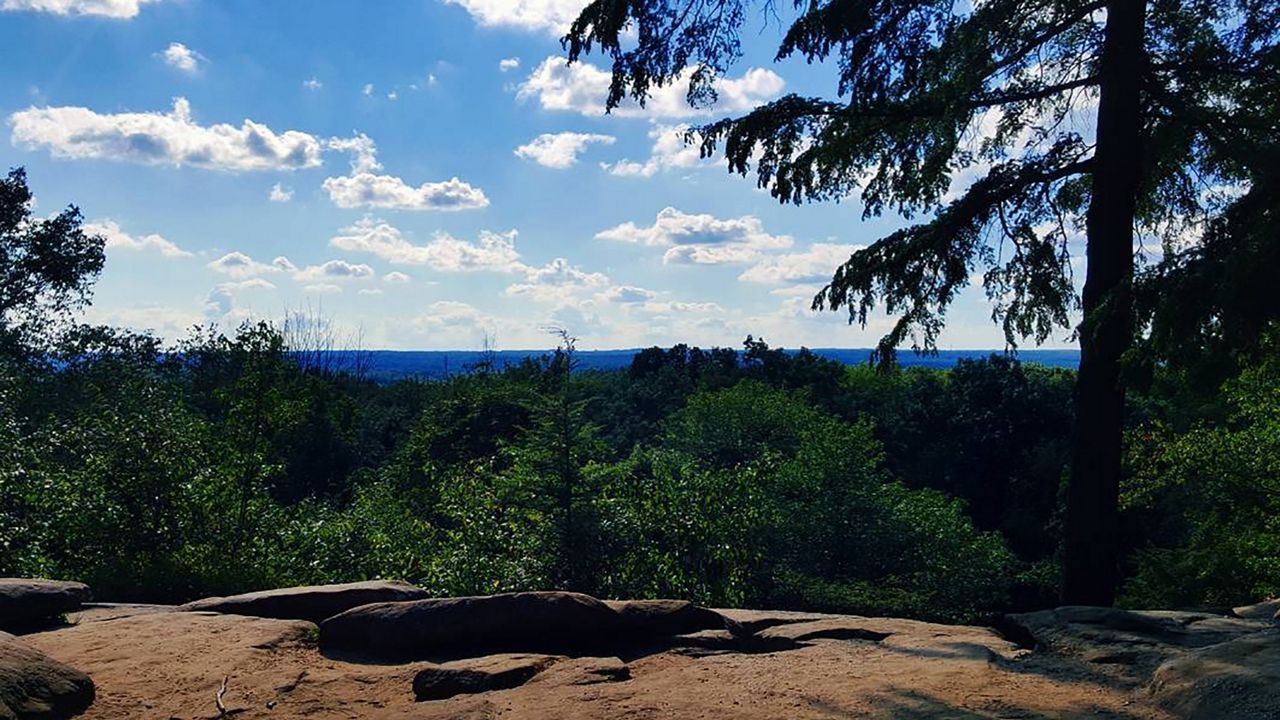 The Ledges Overlook Trail at Cuyahoga Valley National Park. (Spectrum News 1/Lydia Taylor)