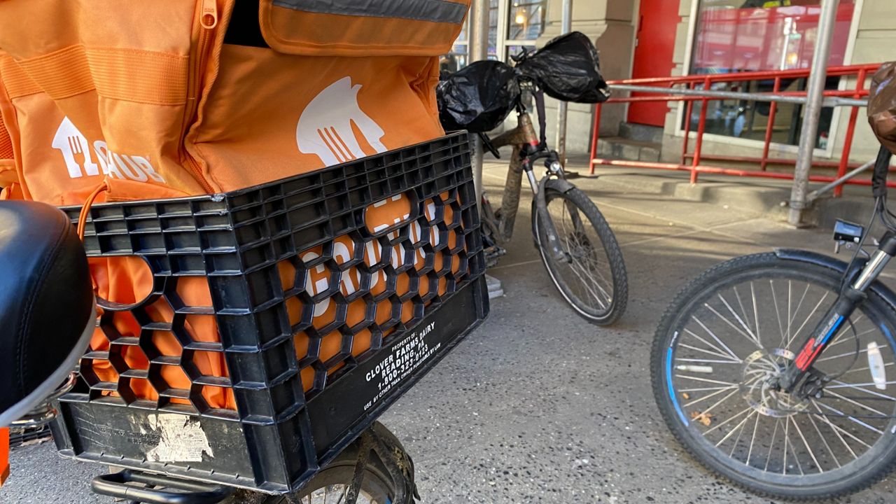 Bike basket for online food delivery