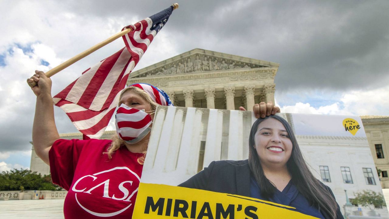 Ivania Castillo holds a banner to show her support for dreamer Miriam from California. (AP Photo/Manuel Balce Ceneta)