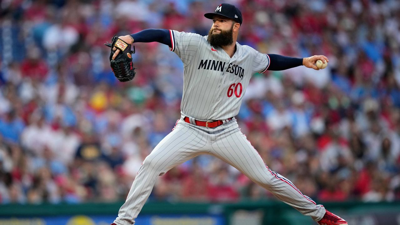 Brewers acquire left-hander Dallas Keuchel from Mariners