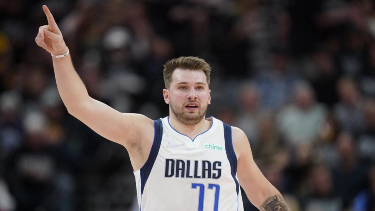 Doncic, Mavs blow big lead, hang on to beat Clippers 103-101 - The San  Diego Union-Tribune