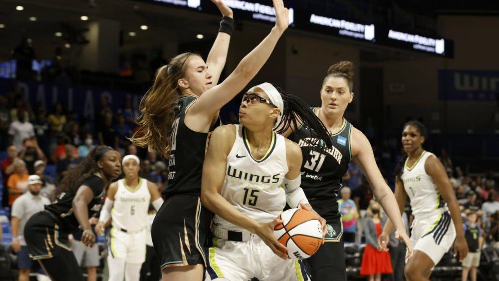 New York Liberty guard Sabrina Ionescu, front left, and center Stefanie Dolson (31) defend against Dallas Wings guard Allisha Gray (15) during the first half of a WNBA basketball game in Arlington, Texas, Monday, Aug. 8, 2022. (Michael Ainsworth/The Dallas Morning News via AP)