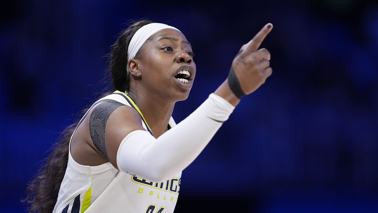 Dallas Wings' Arike Ogunbowale instructs teammates during a WNBA basketball game against the Minnesota Lynx in Arlington, Texas, June 27, 2024. (AP Photo/Tony Gutierrez, File)