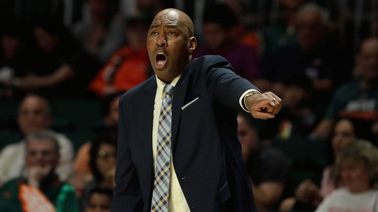 Danny Manning named associate head coach at UofL