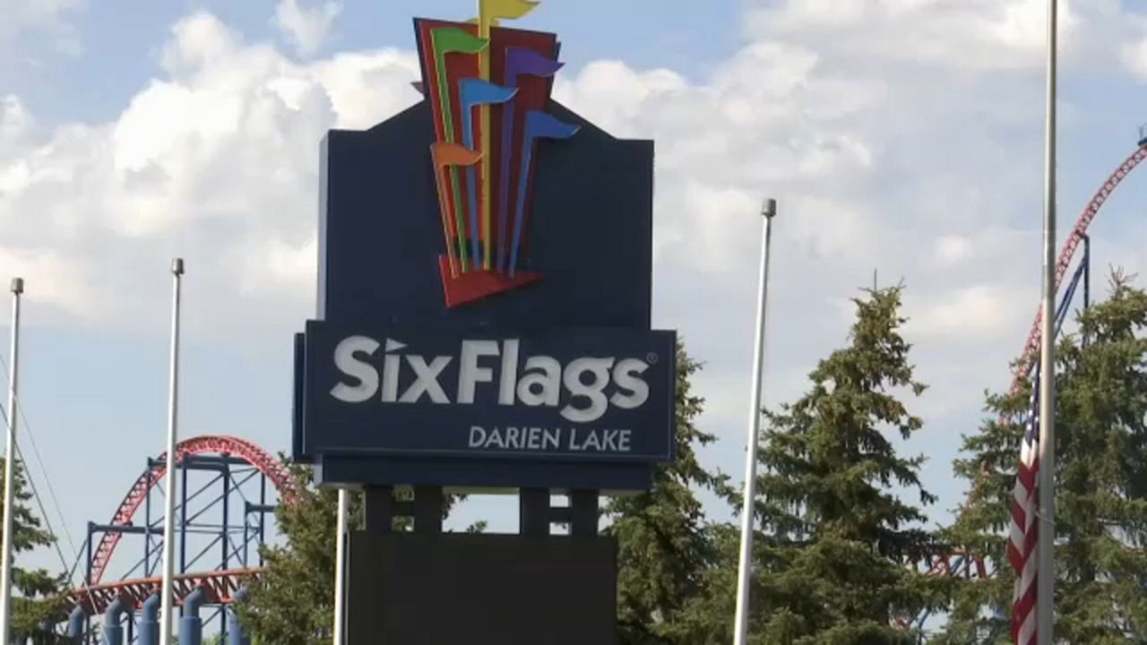 six flags darien lake sign