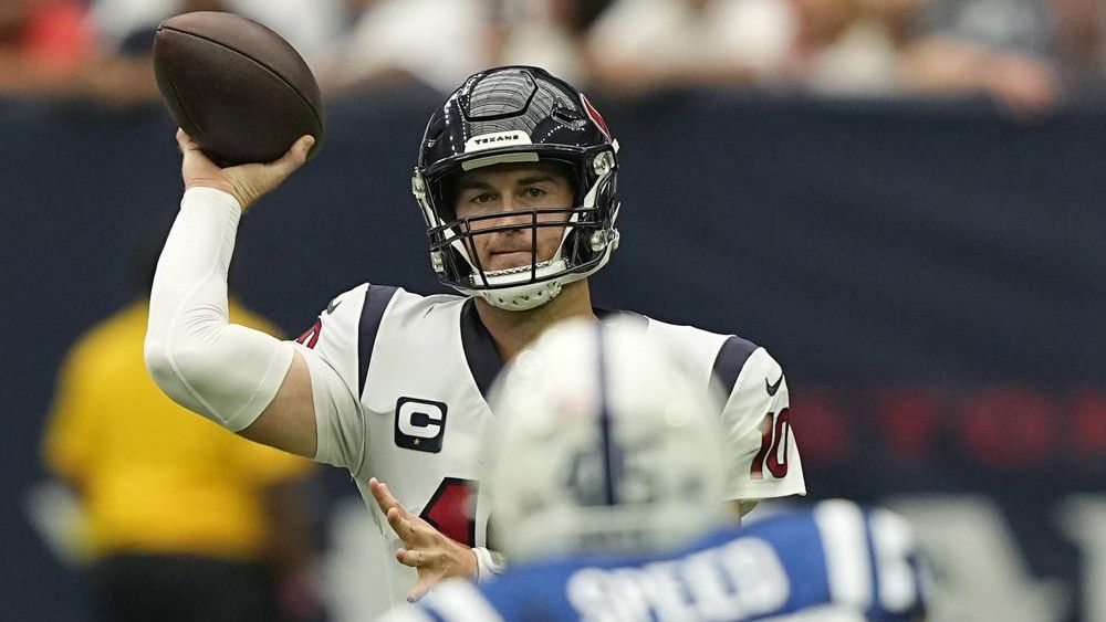 Texans' offense improves, but defense struggles in loss to Colts