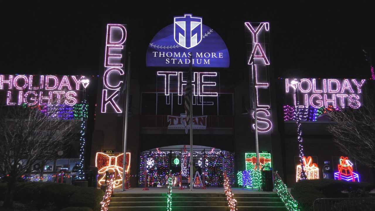 Deck the Y'alls' dazzles with light display