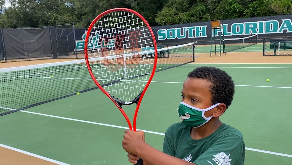 Tenis putra USF selamanya muda dengan anggota terbaru mereka