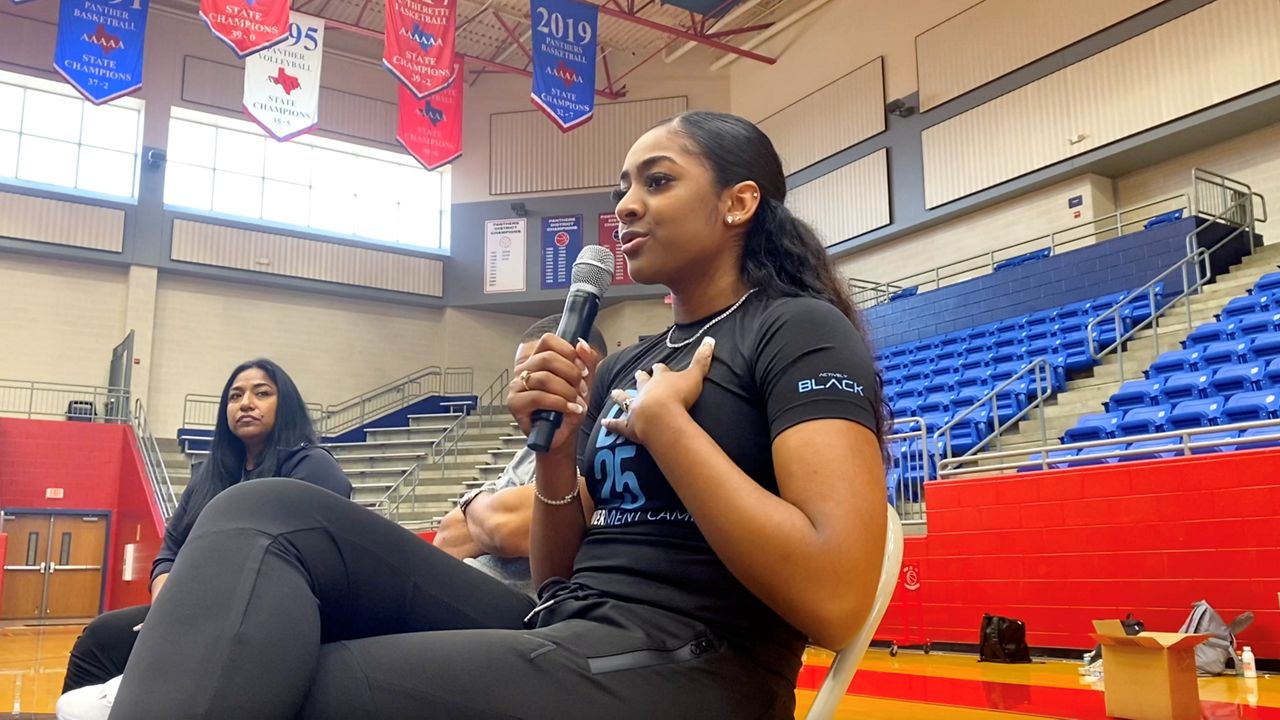 Deja Kelly hosts camp for young, aspiring female athletes