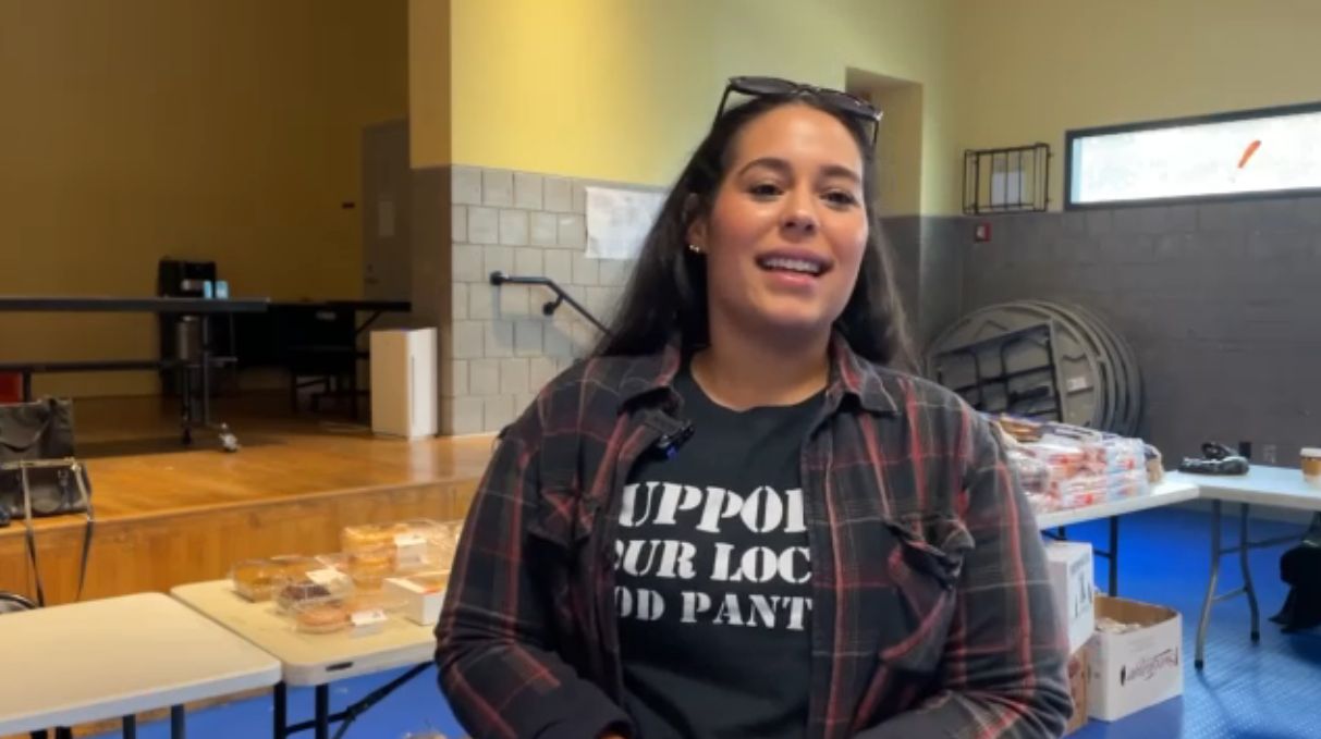 Young Hispanic woman leads food pantry in Staten Island