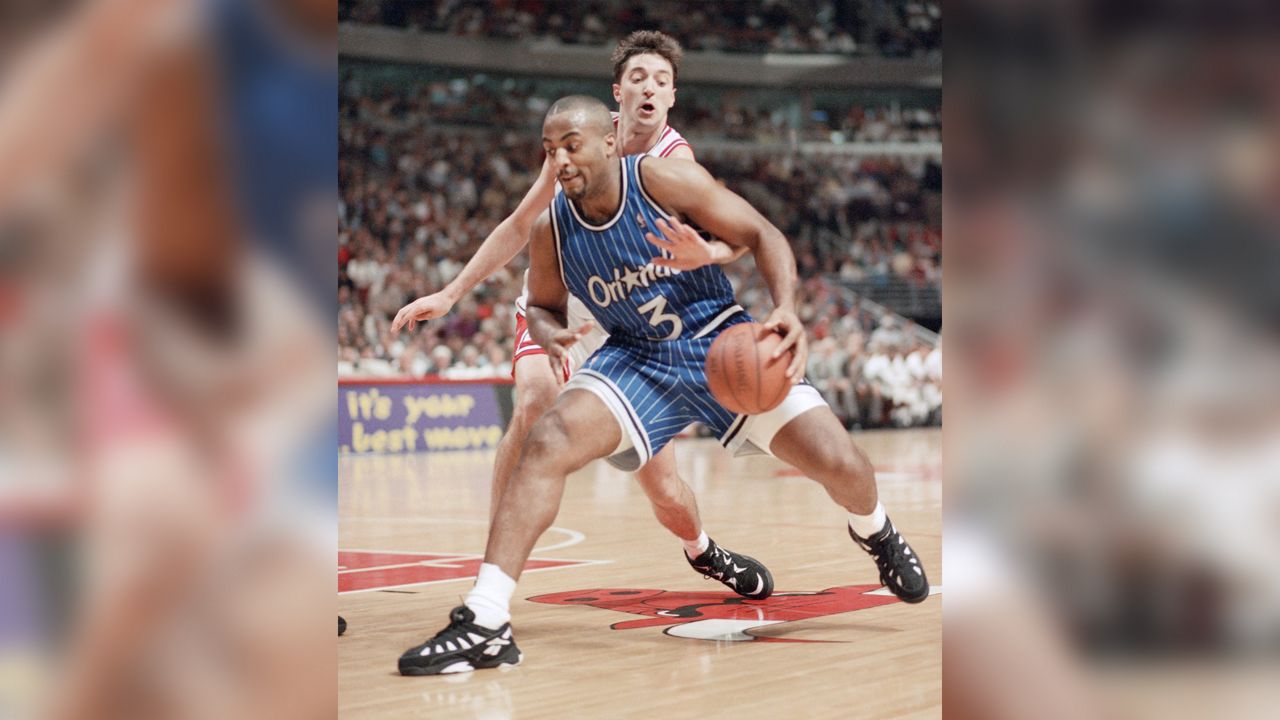 The Chicago Bulls' Toni Kukoc reaches in on the Orlando Magic's Dennis Scott (3) during the second quarter of a second-round playoff game in Chicago, May 14, 1995. (AP/Tim Boyle)