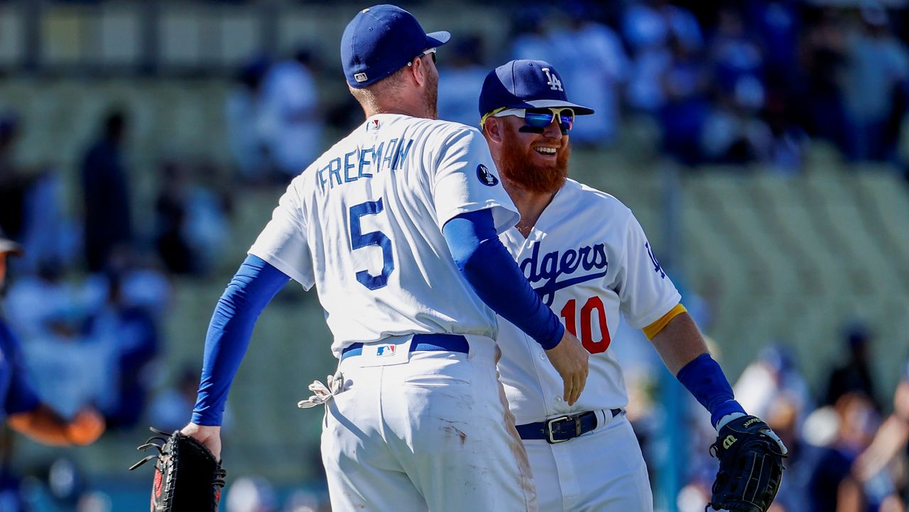 LOS ANGELES, CA - SEPTEMBER 21: Los Angeles Dodgers second baseman