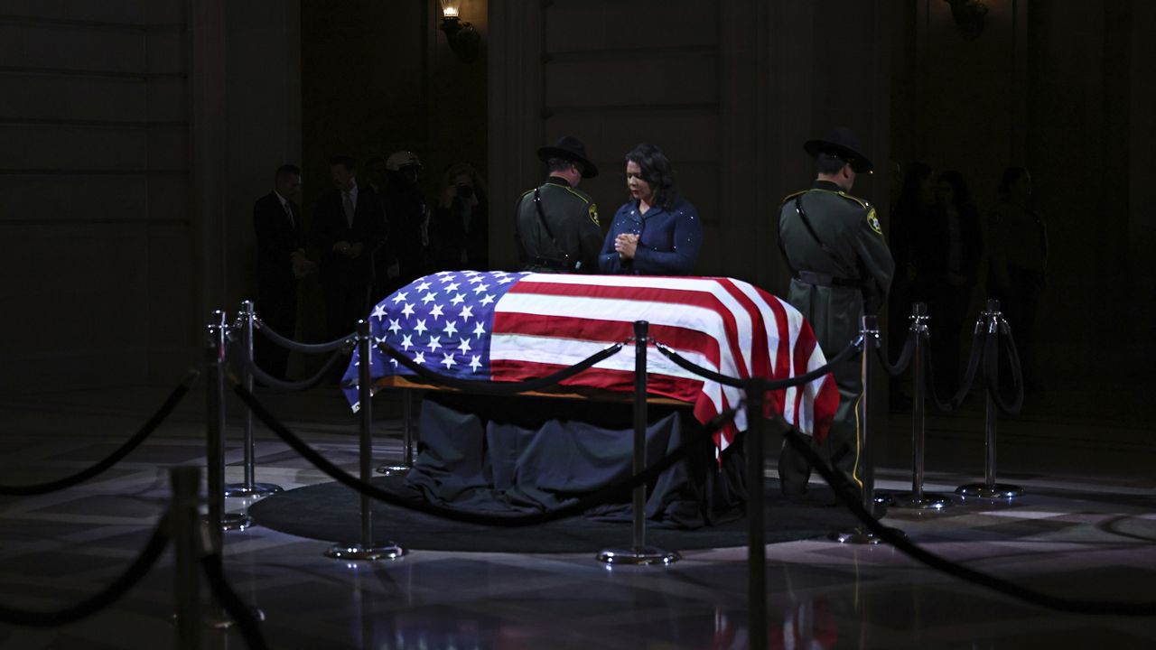 Mourners line up to thank, pay last respects to Feinstein