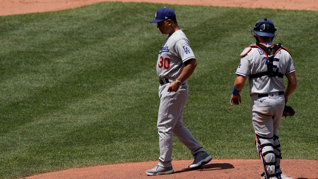 Gonsolin, Dodgers win 11th in a row, break away from Royals