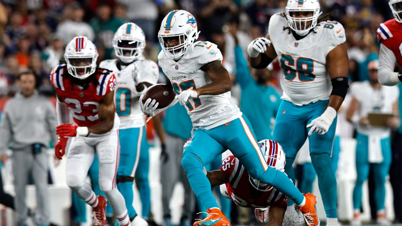 Dolphins, Waddle agree on 3-year, $84.75 million extension