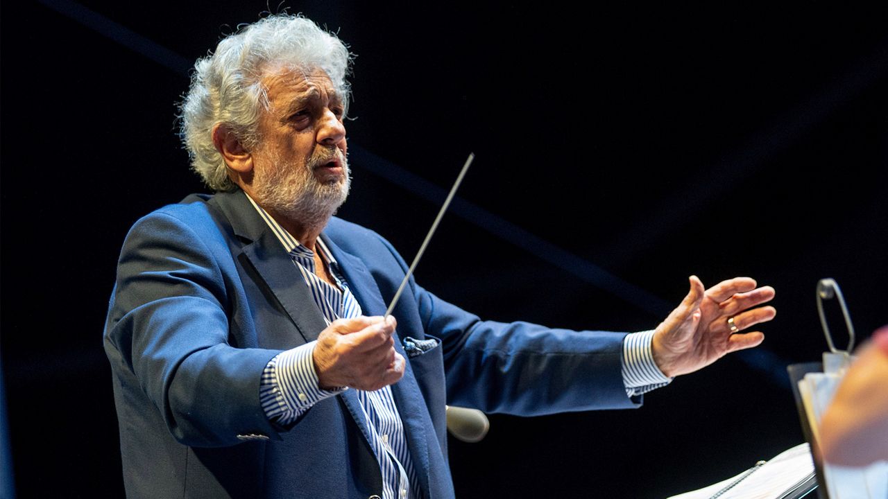 Placido Domingo conducting