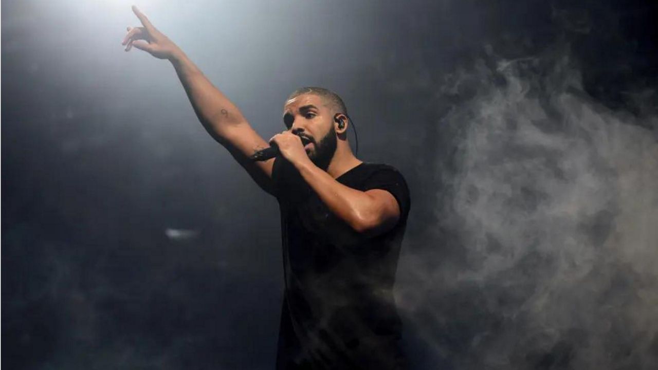 Drake announces he finally got a place and is moving to Houston