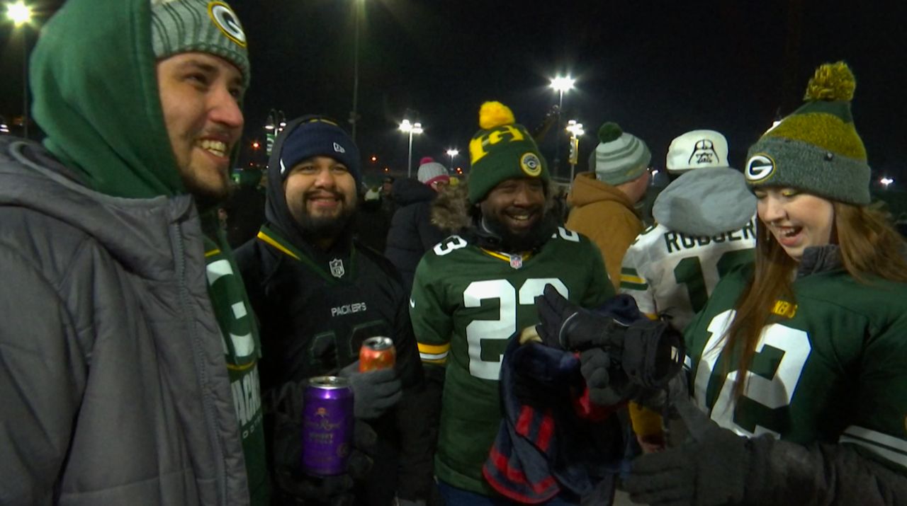 Packers fans turn out for playoff game at Lambeau