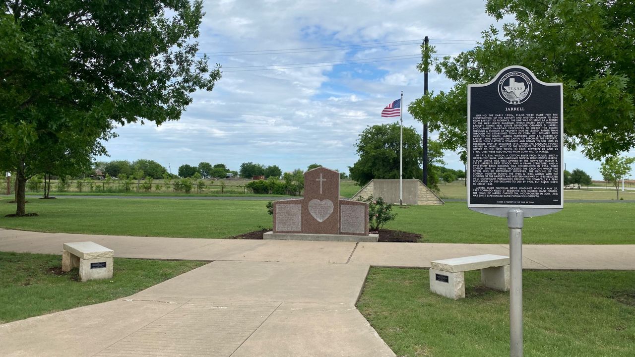 Community reflects on 25th anniversary of Jarrell tornado