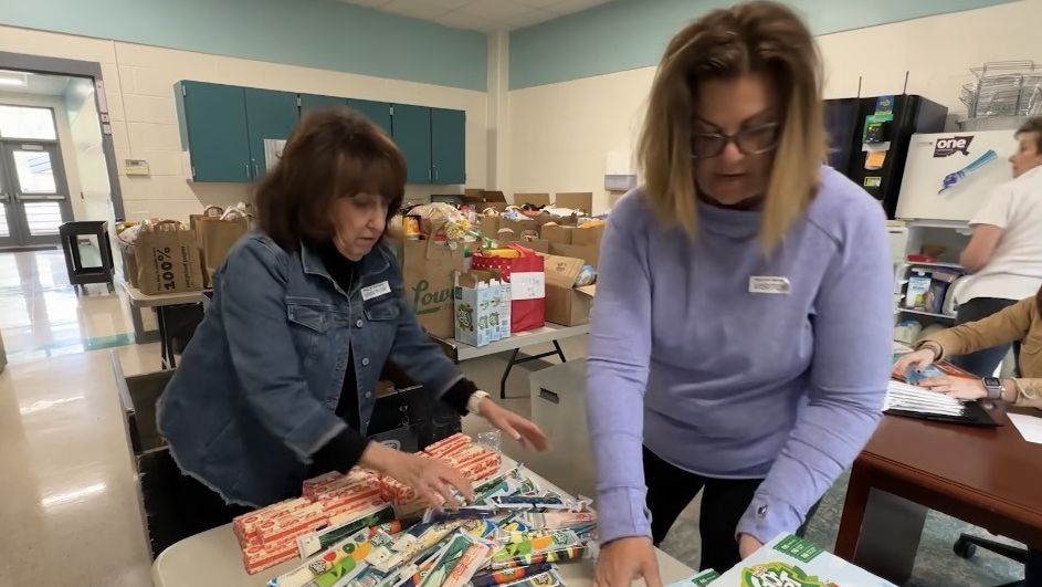 Volunteers pack food for North Carolina students’ spring break