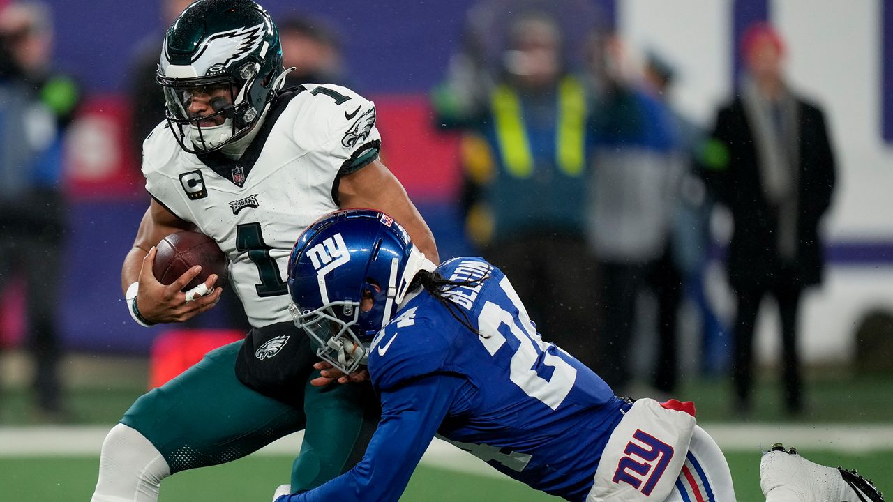 giants player sacks eagles quarterback