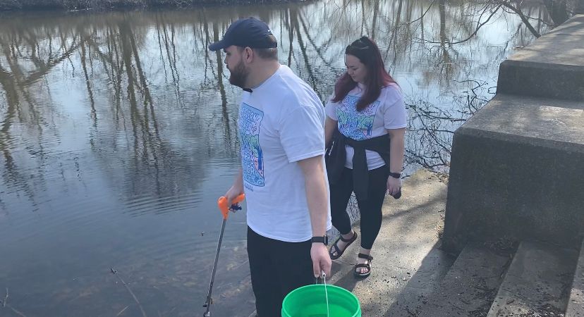 Volunteers clean Milwaukee parks for Earth Day