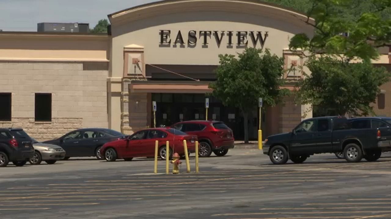 Von Maur opens at Eastview Mall