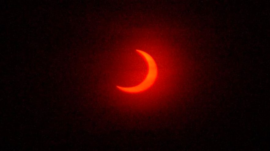 Crowd gathers at Hamlin Beach to watch partial solar eclipse - Vimarsana News
