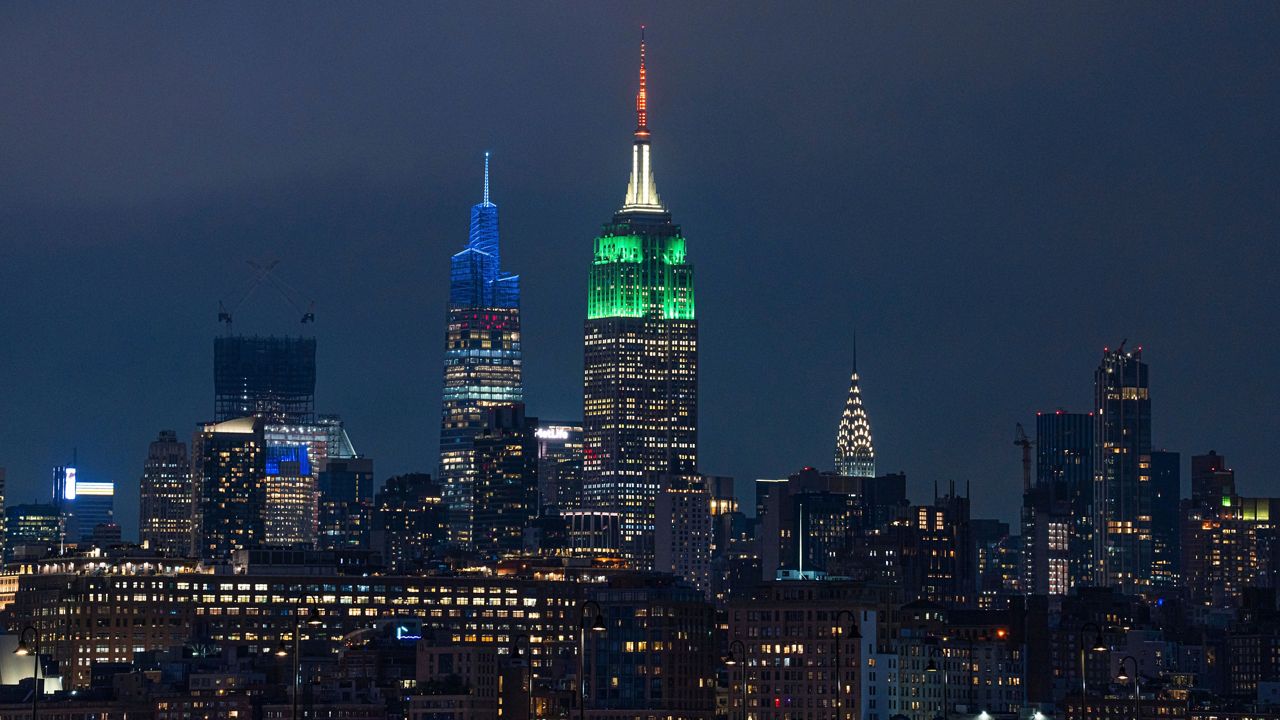 Empire State Building lights up to honor the Philadelphia Eagles?!?