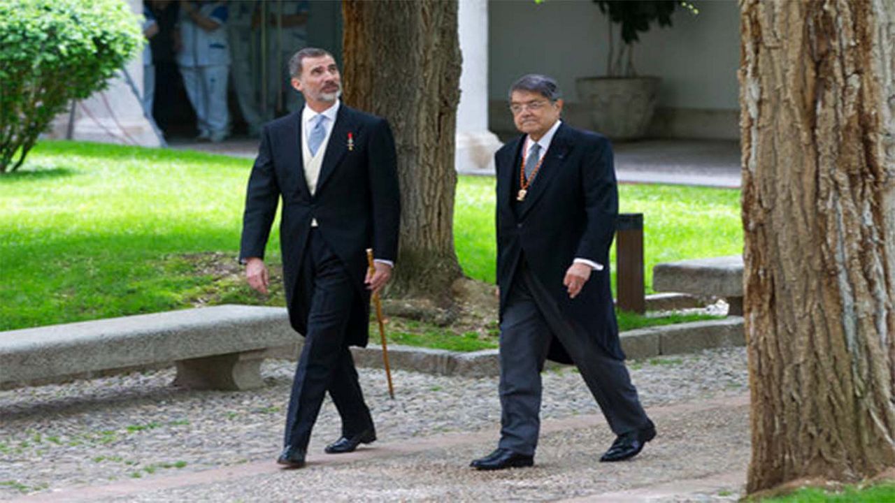 El Rey de España Felipe, izquierda, y Sergio Ramírez.
