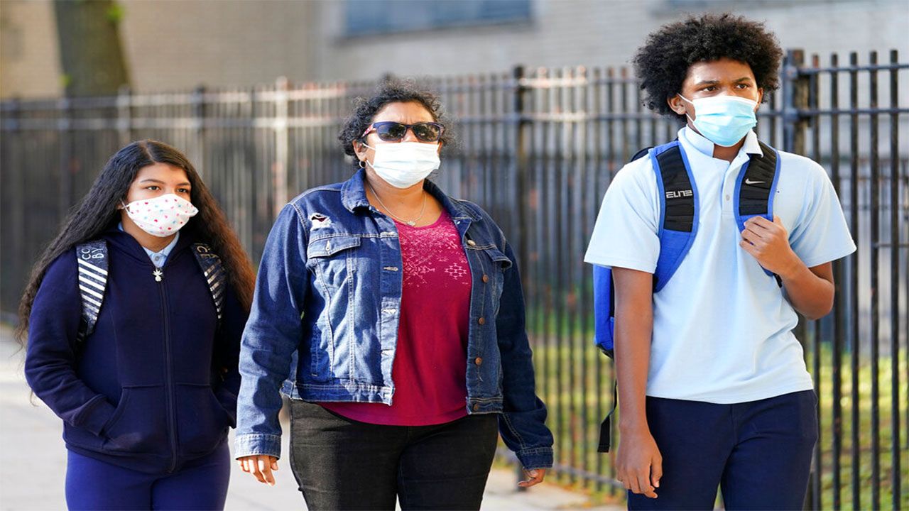 Afuera de una escuela en Brooklyn.