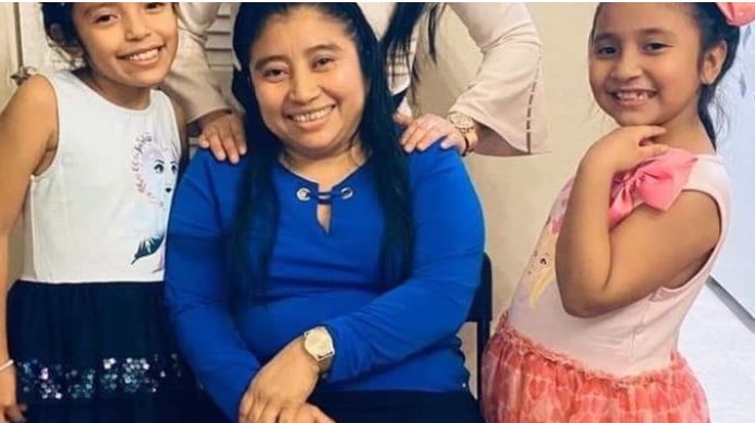 Madre y sus dos hijas. Foto: Gofundme